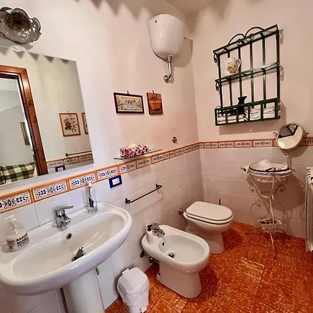 Apartment La Casetta Nel Cortile Castelbuono (Sicily)